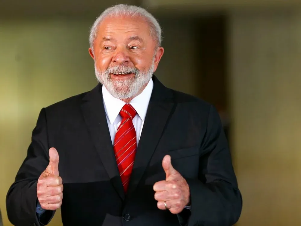 Lula sanciona lei da igualdade salarial e diz que empresário que