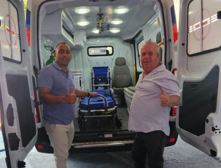 Veículo foi destinado por meio de emenda do deputado Robinho. A entrega contou com a presença do vereador Aleandro, presidente da Câmara Municipal.